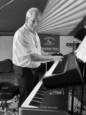 Jerry Hooper, band leader and keyboards - Brass Rewind